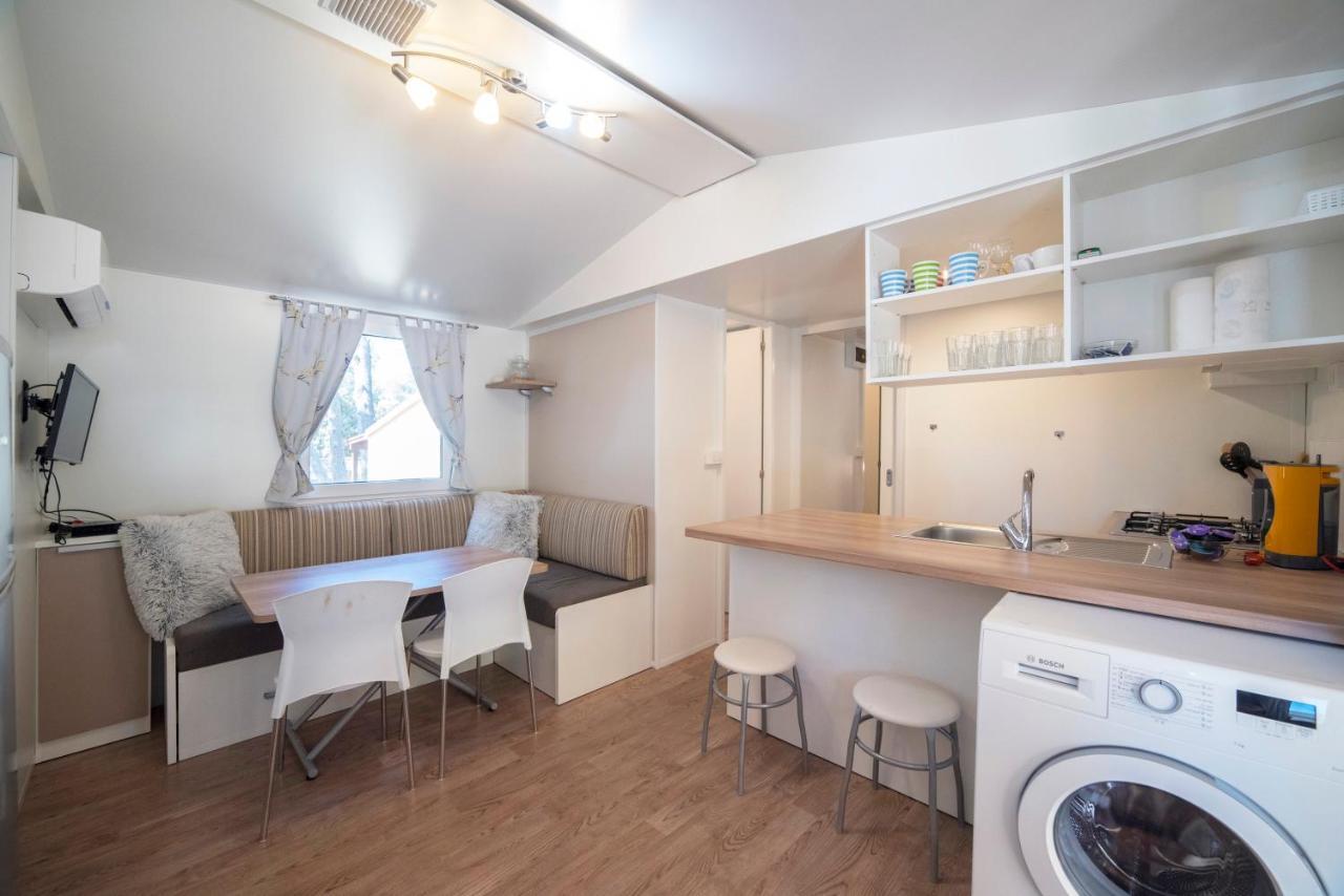 Mobile Home Cube, 3 Bedrooms, Free Parking, Wifi Biograd Na Moru Exteriör bild